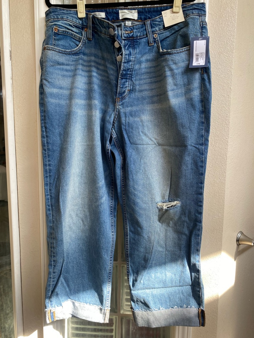Universal Thread Light Blue Boyfriend Jeans with Distressed Knee
